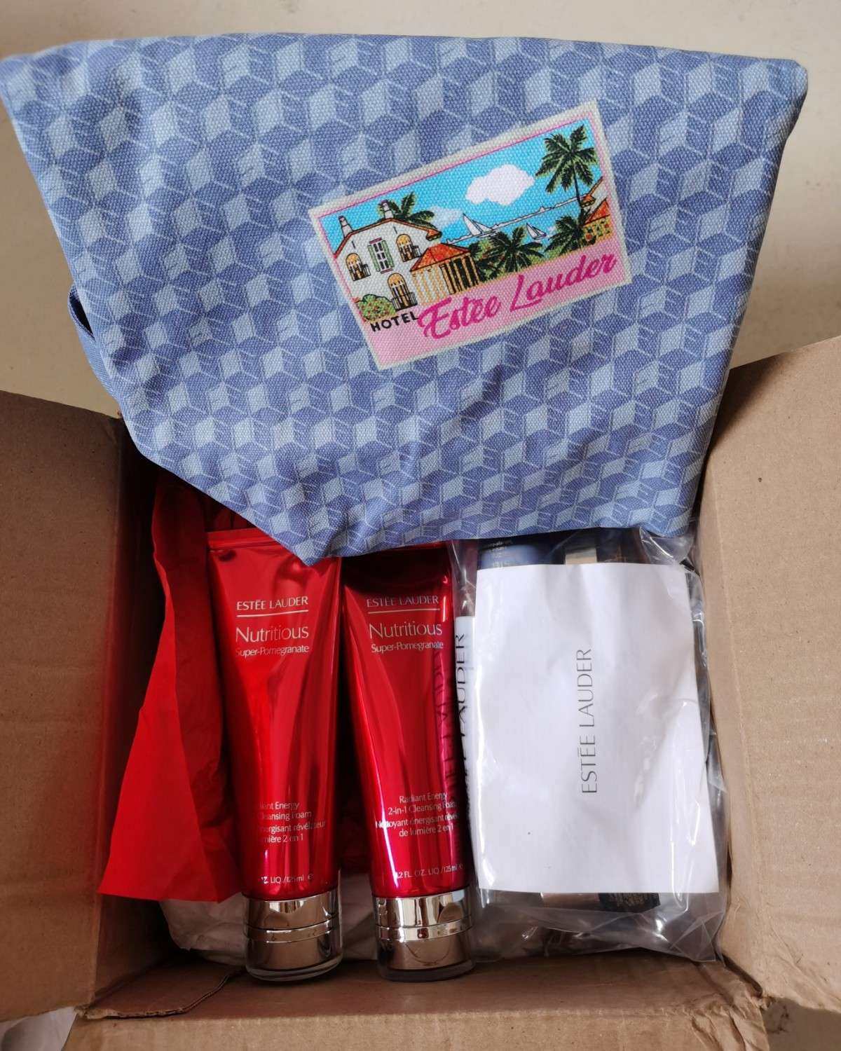 ✅雅诗兰黛红石榴洁面，去黄气抗氧化，清爽不油腻，泡沫丰富细腻