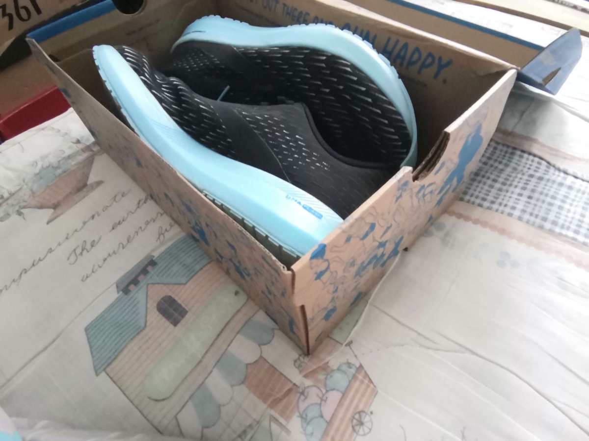 布鲁克斯一直是非常专业的跑鞋品牌，在跑鞋的eva调教上，表现