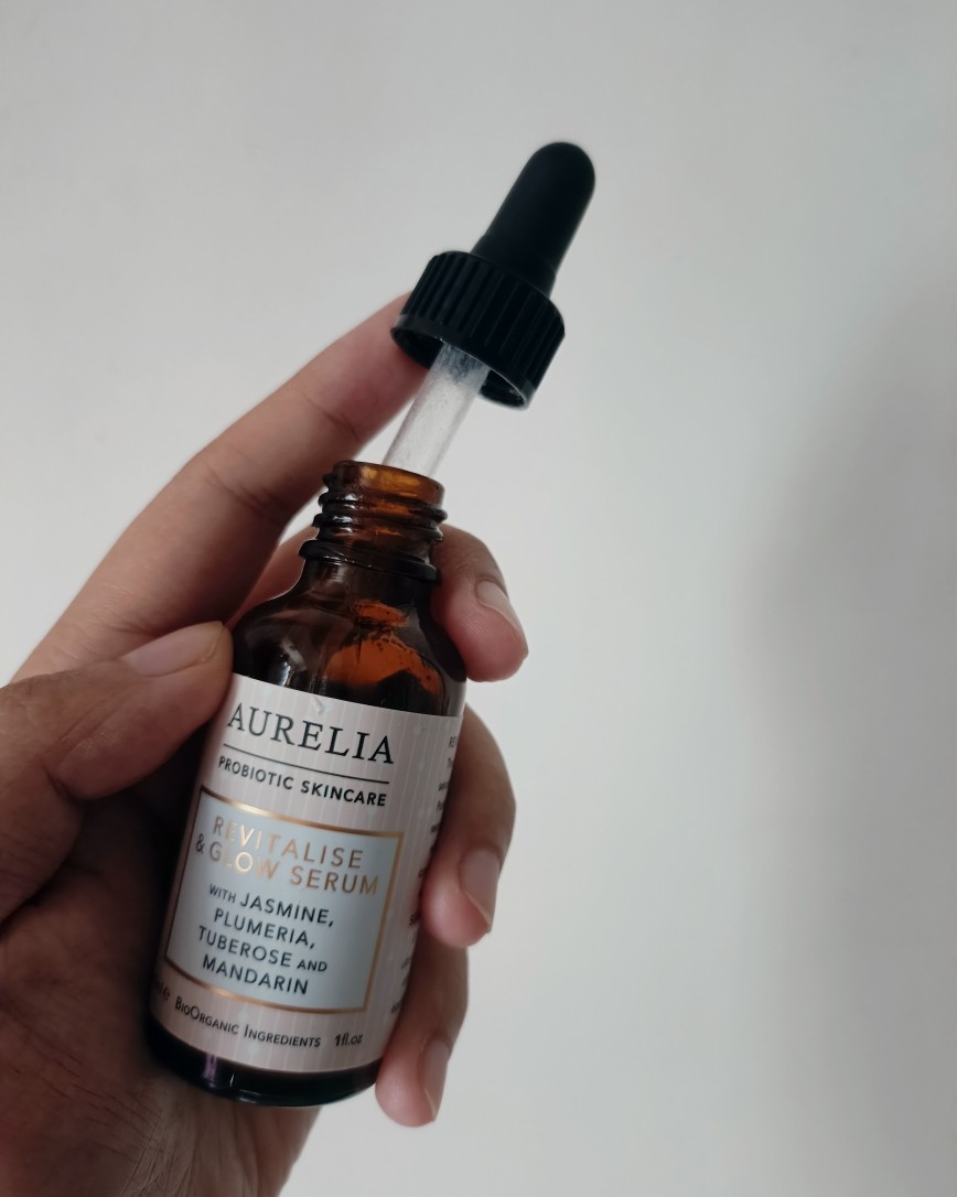 Aurelia的焕肤精华也是我喜欢用的一款精华，前前后后我也