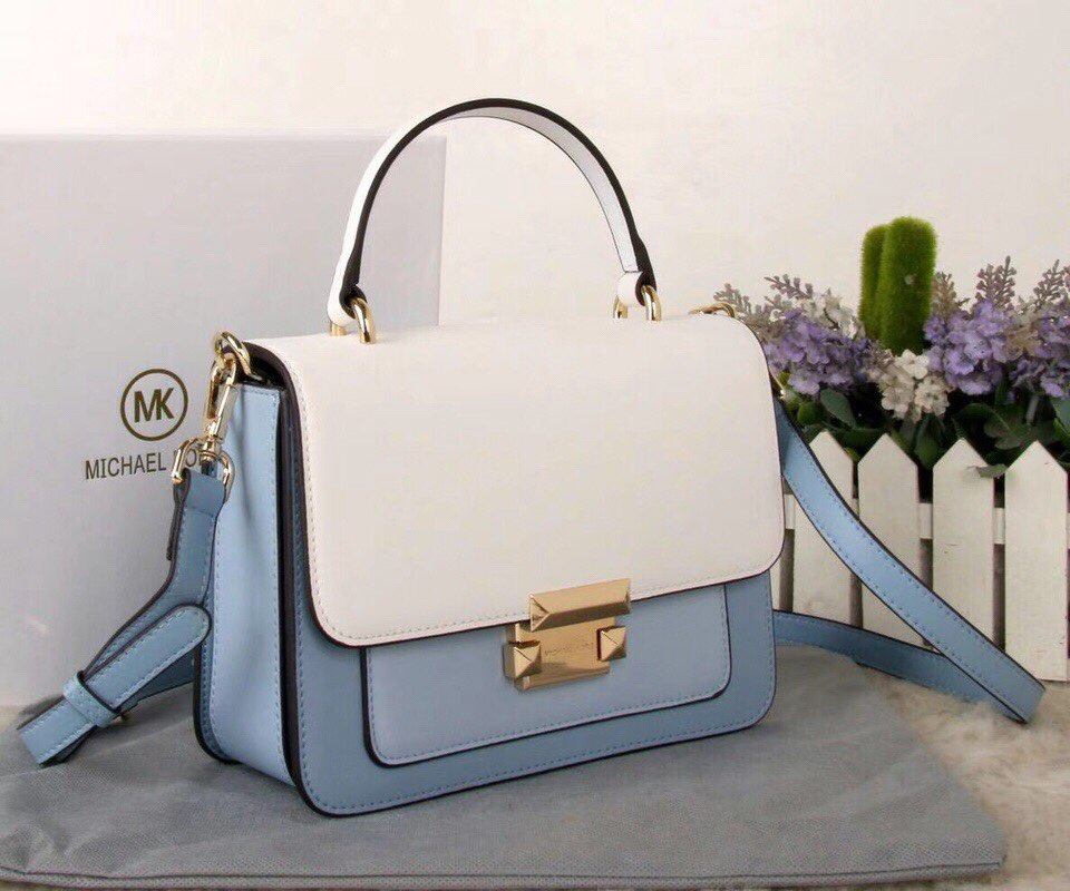 对于女人来说，除了护肤品以外，最看重的应该就是女包了吧。包可