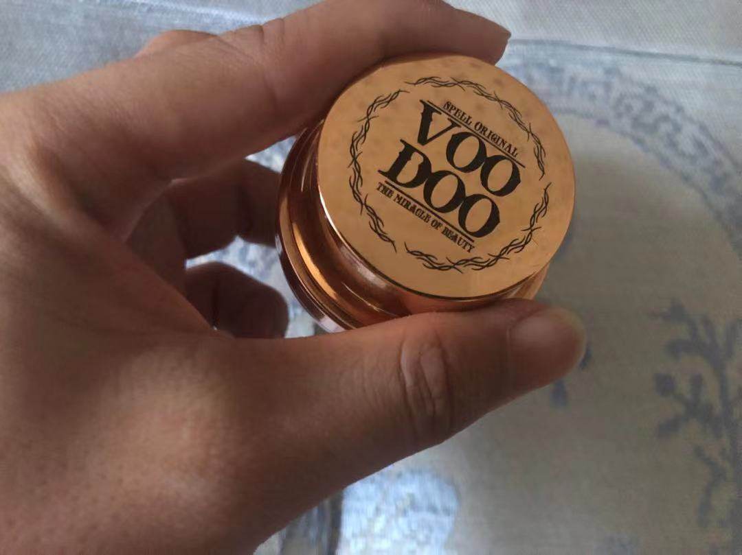 不知不觉面膜九天了，想到我还有这个蛇面膜，也是找了很多角度拍