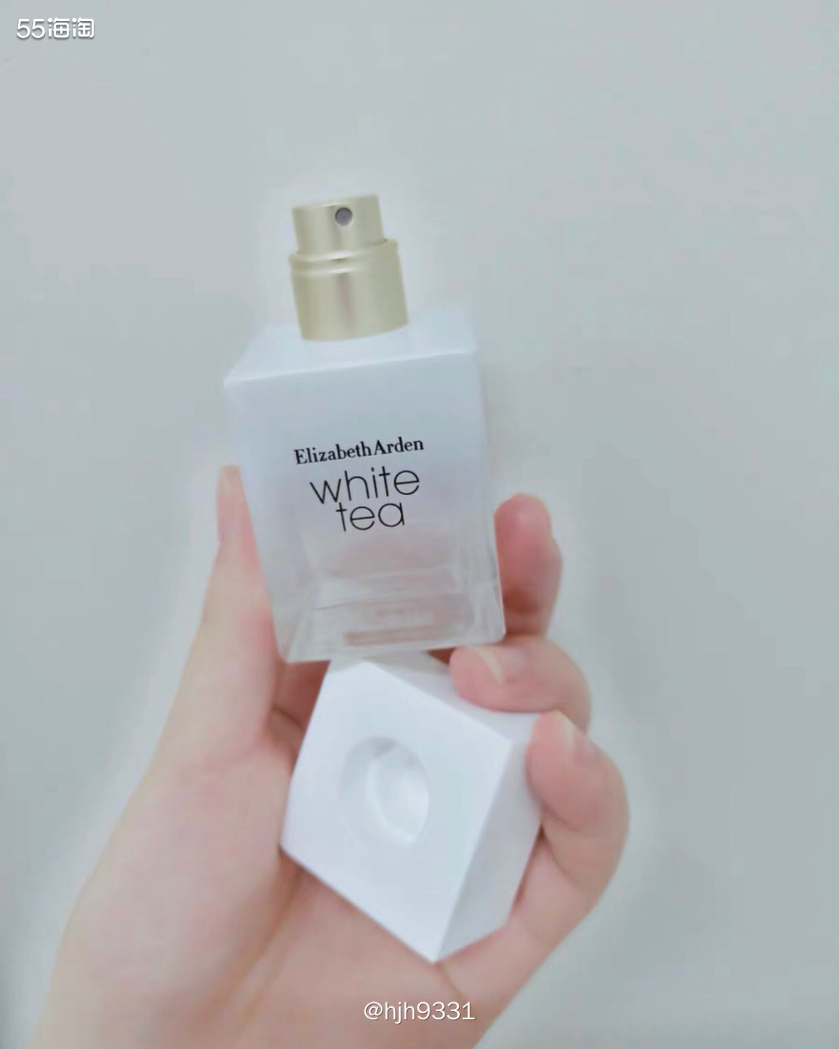 ✨伊丽莎白雅顿家一款宝藏香水——白茶香水。瓶子是透明的，特别
