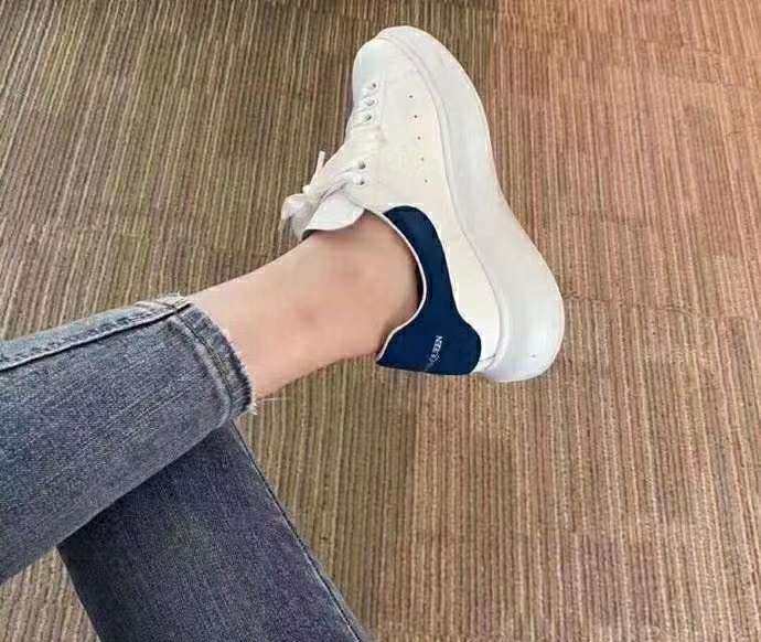 ❤️刚看到24S的麦昆蓝尾鞋，两双直接75折，这不是赤裸裸的