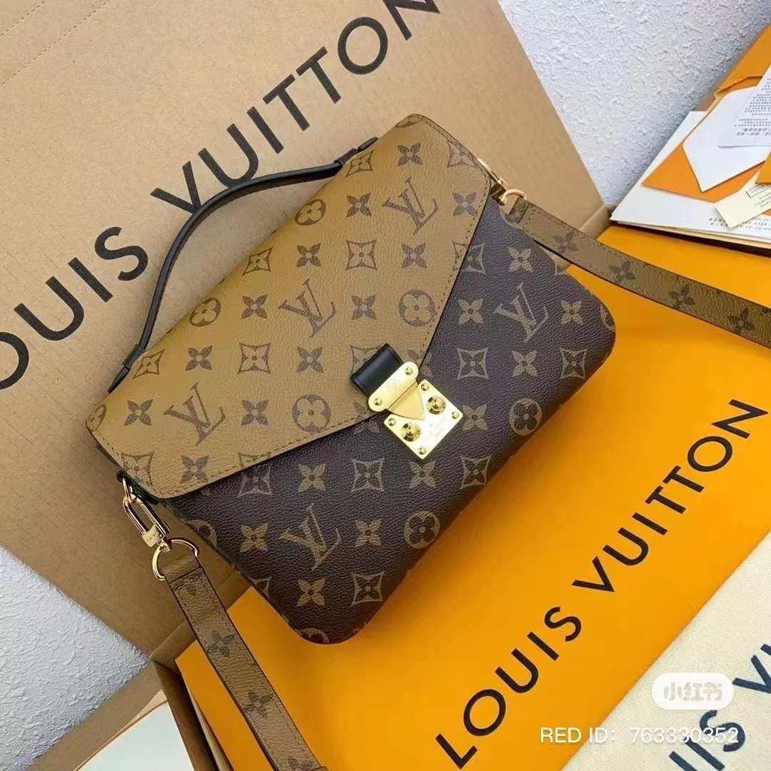 🇺🇸LV 拼色邮差 全球断货 美现在手 可以秒发  包*