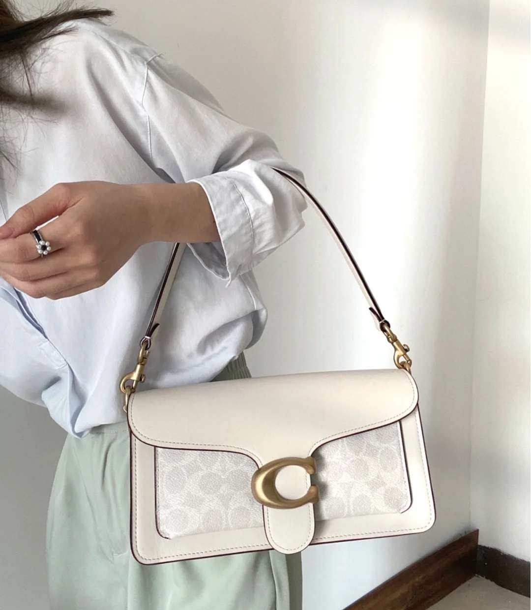 国内现货蔻驰白拼老花tabby26  现货秒发，不讲价，提供