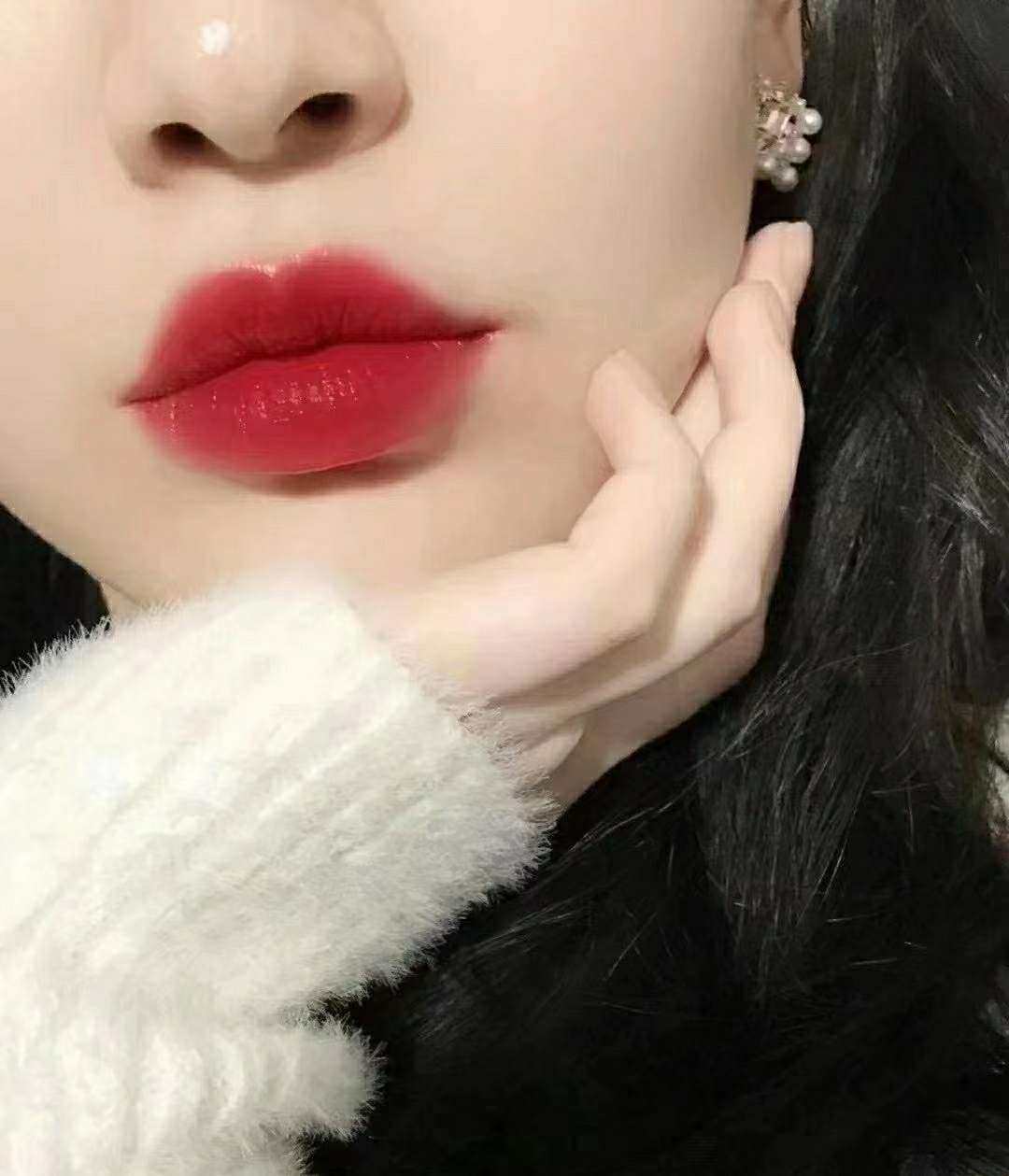 ❤️从去年全球刮起了一股复古风，雅诗兰黛敏锐嗅觉这一趋势，顺