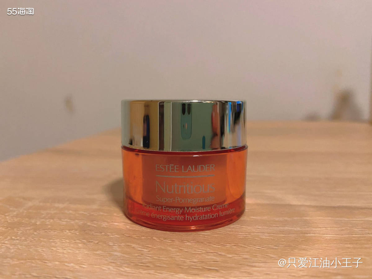 雅诗兰黛红石榴系列在十多年前一经推出就很受追捧，功效主打的是