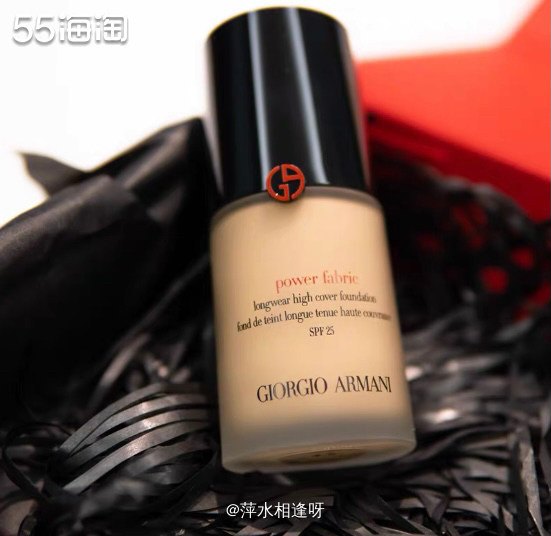 🔆在炎热的夏天，一款控油的粉底液十分重要，在众多大牌粉底液