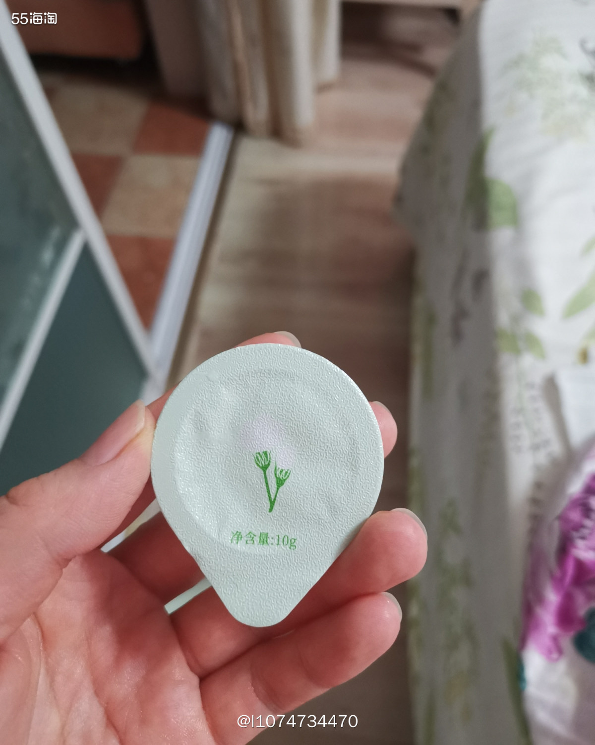 来分享一下昨晚的面膜，国产一小众品牌，购于某公众号，看上面内