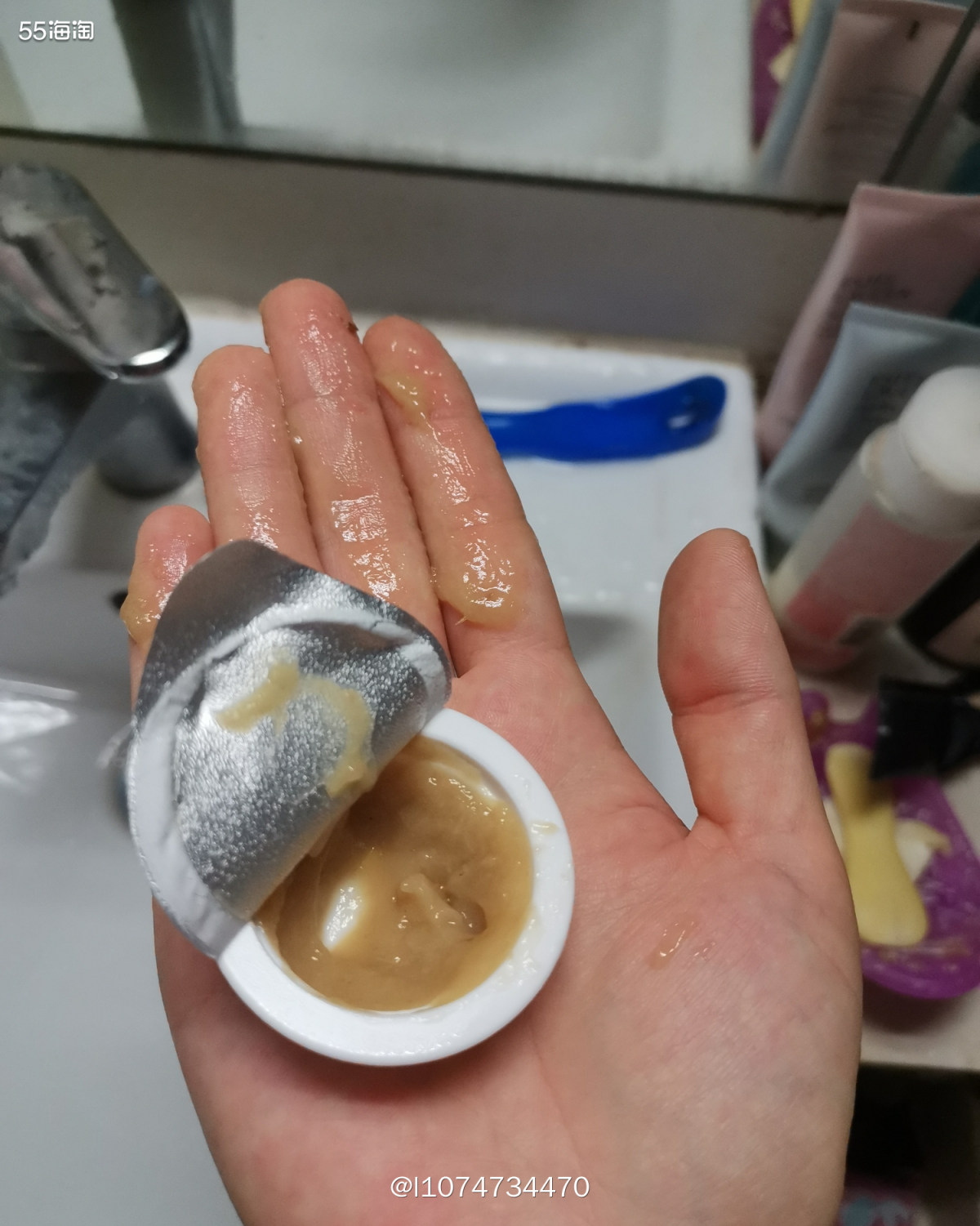 来分享一下昨晚的面膜，国产一小众品牌，购于某公众号，看上面内
