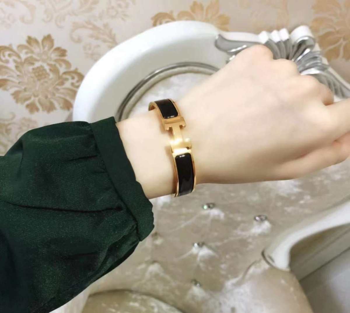 国内现货爱马仕pop H手镯 超显白的配色哦 带盒 好价💰