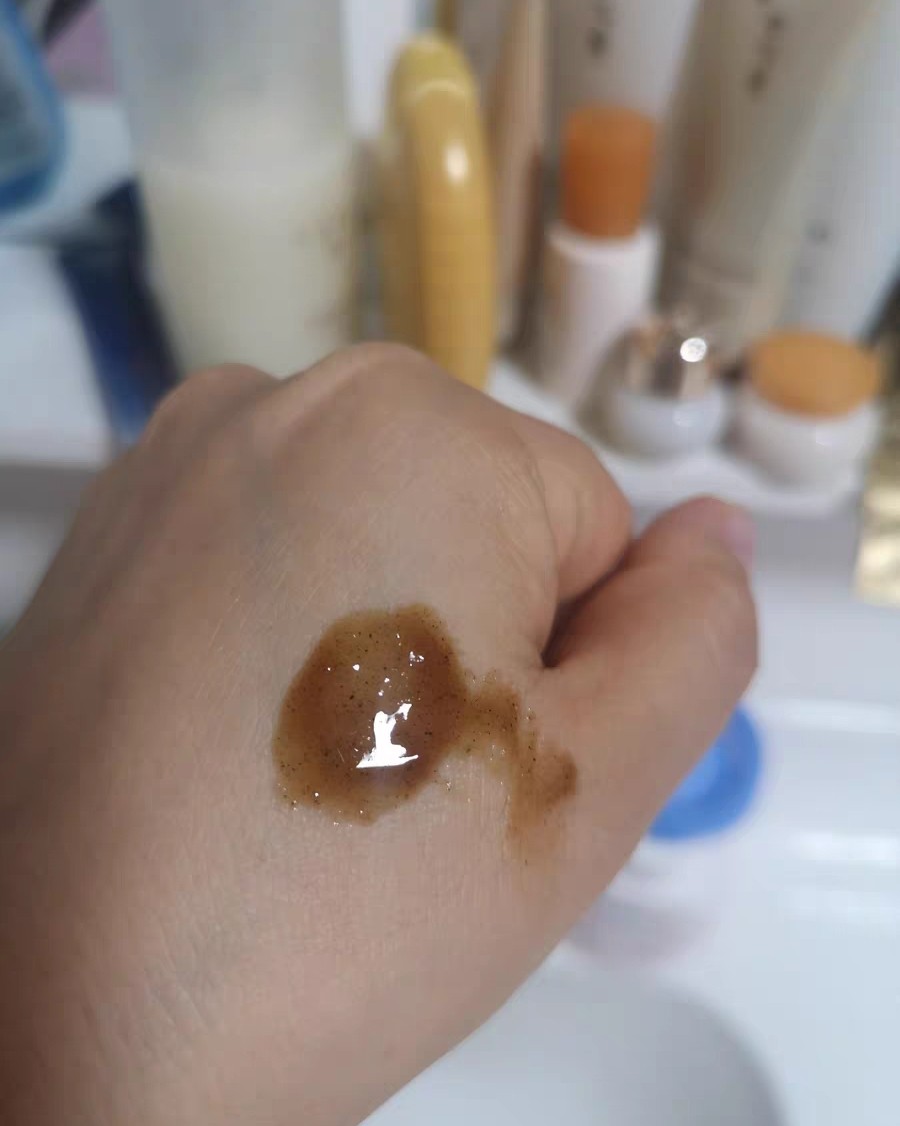 雪花秀撕拉面膜对于油痘肌，有很多痘印的肤质很适合，用完皮肤像