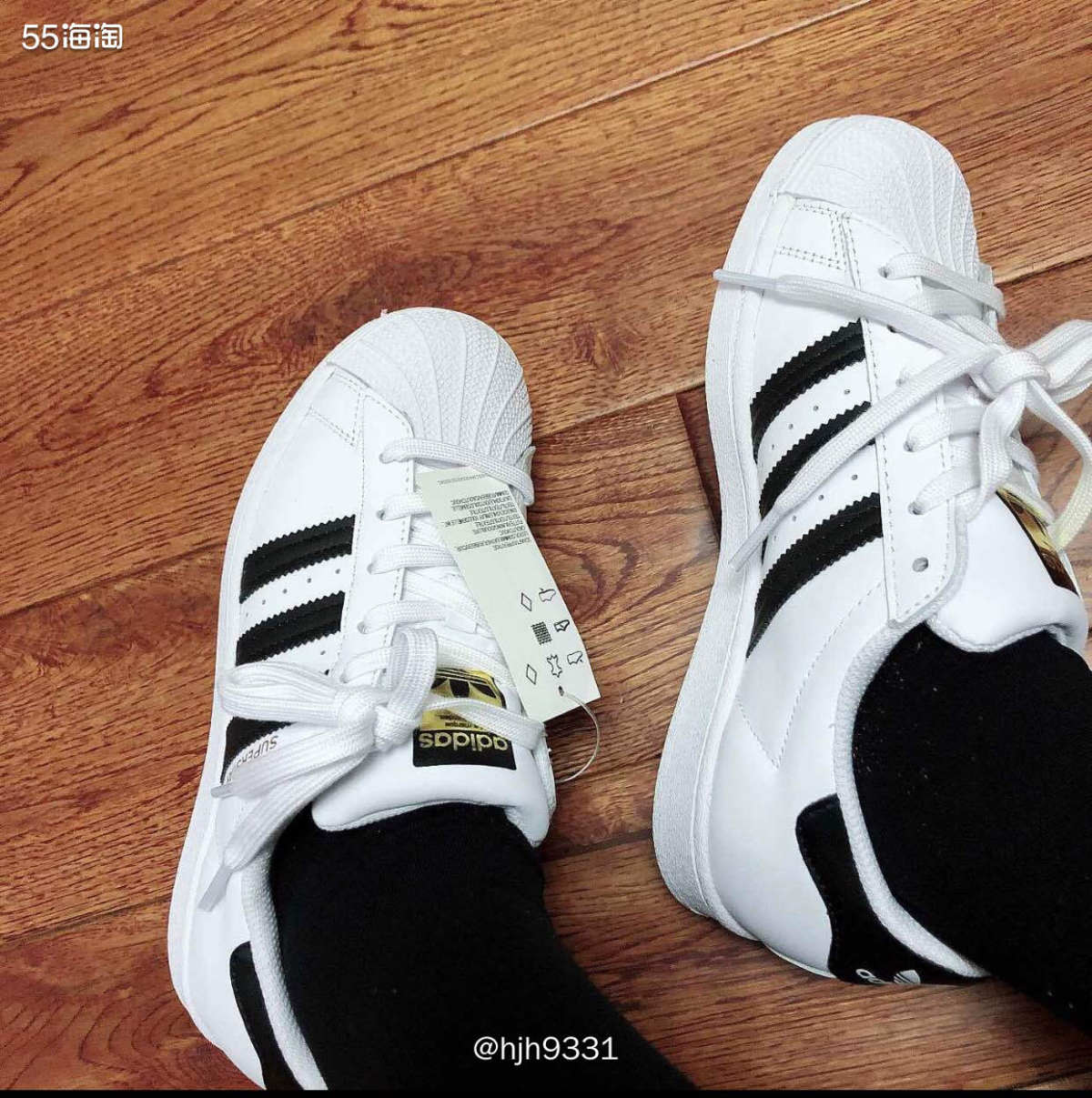 ✨之前的那双小绿尾穿旧了，又看上阿达的黑金运动鞋了！这双鞋也