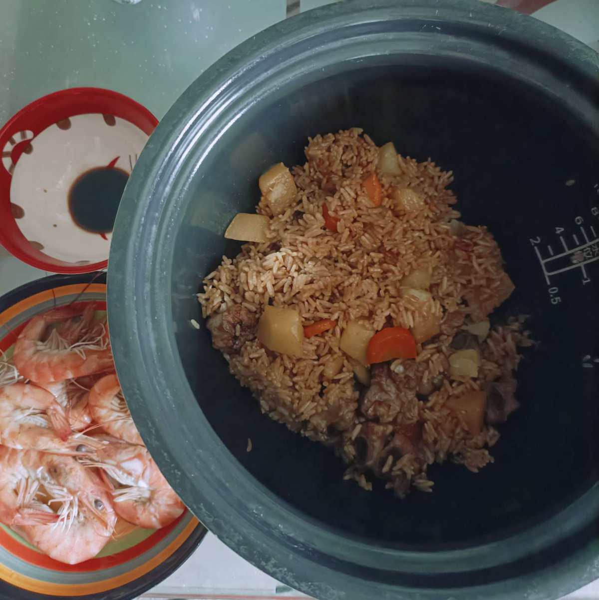 刷到其他姐妹做的排骨焖饭，想着我也会做呀，于是今天开始做了一