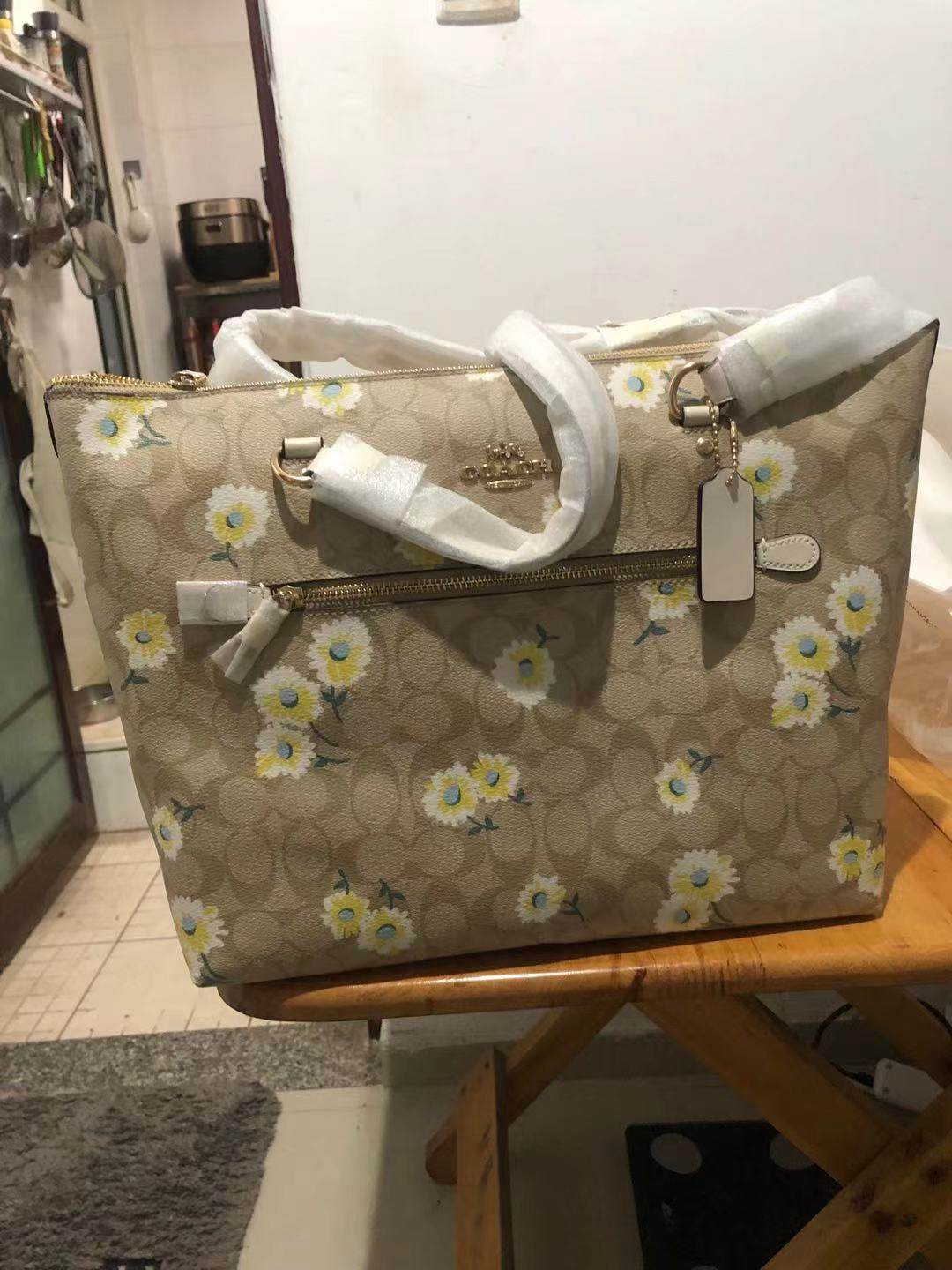 ✅购买网站：Coach Outlet  ✅购买物品：小雏菊印