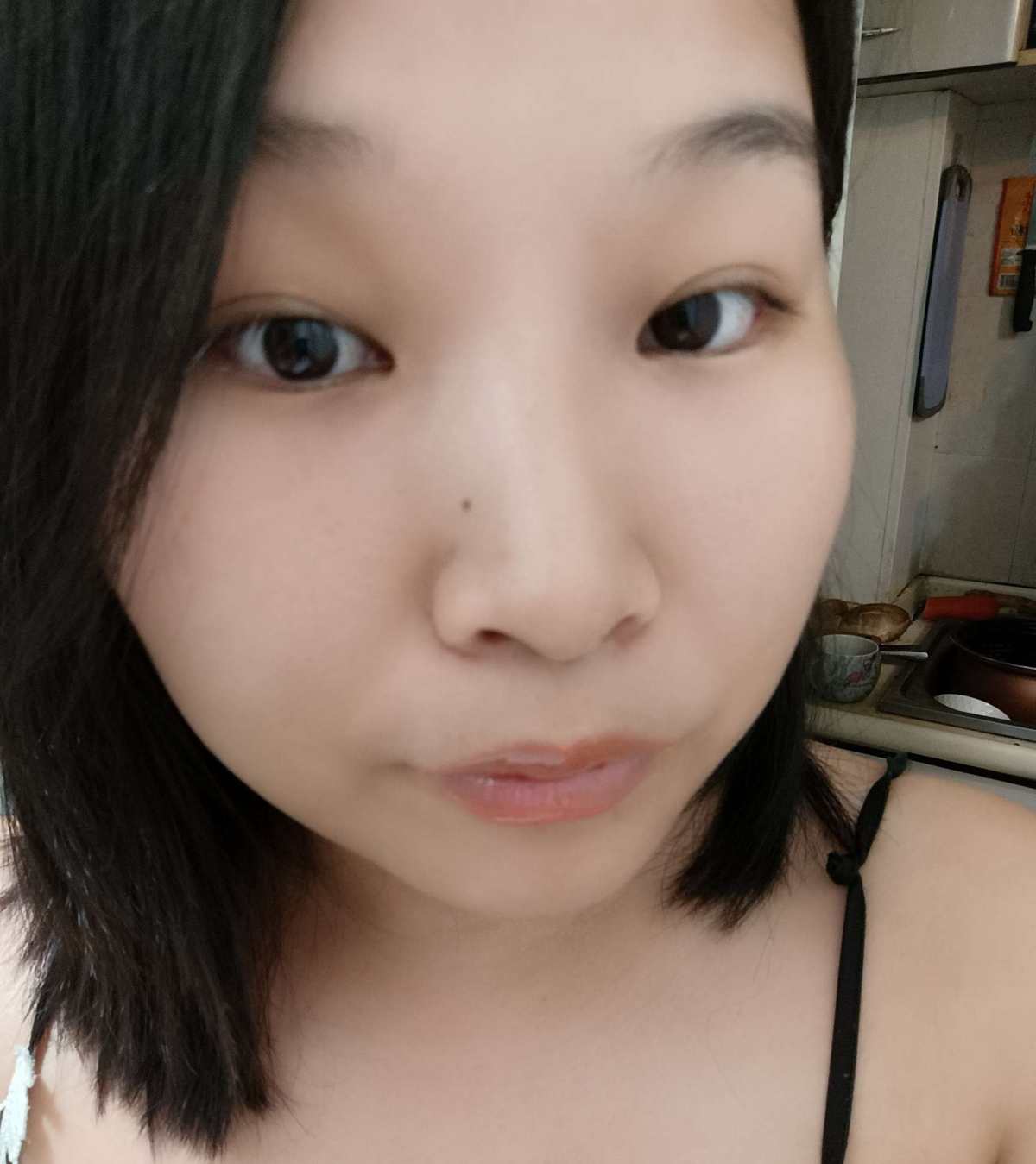 想知道唇部保持娇嫩的秘密吗，想知道怎么涂唇膏不卡吗，诀窍就是