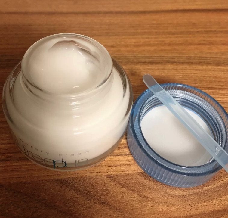 💭 官方功效 白天:妆前保湿打底 夜晚:厚涂密集滋润 成分