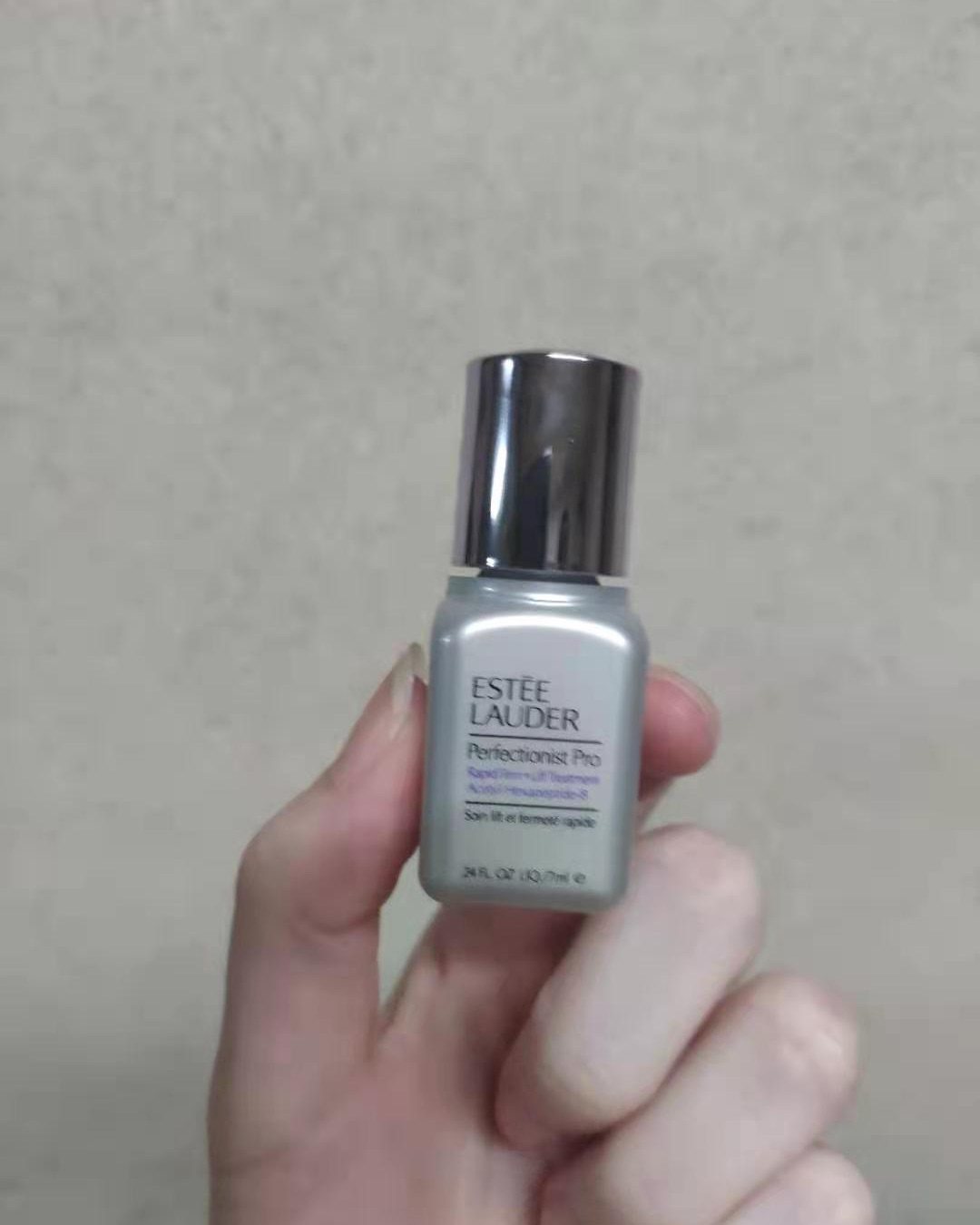 💕线雕精华富含抗老，胜肽，是公认可以改善表情纹和动态纹的成