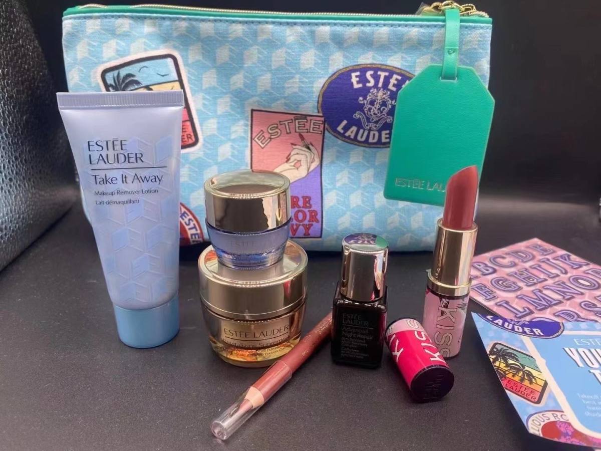 转让海淘闲置： 图一雅诗兰黛礼包💰168 图二小棕瓶套装�