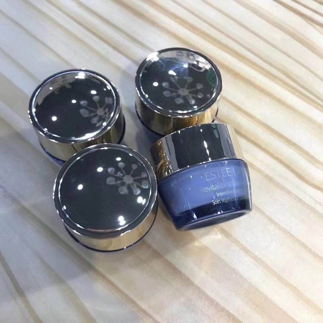 转让海淘闲置： 图一雅诗兰黛礼包💰168 图二小棕瓶套装�