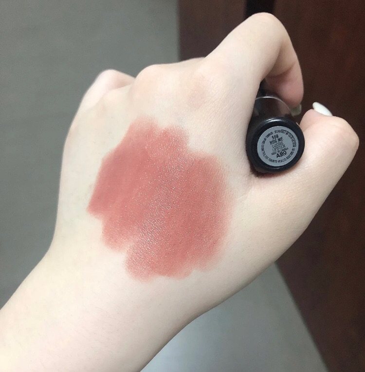冷门mac# hug me!是你点的港式淡奶茶嘛?💄  �