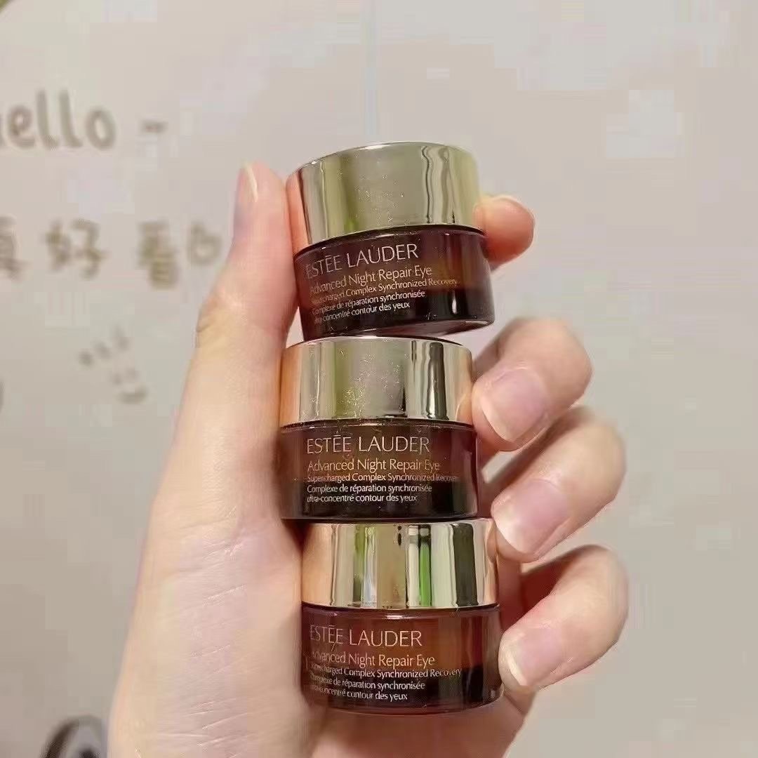 转让海淘闲置： 图一雅诗兰黛礼包💰168 图二小棕瓶套装�