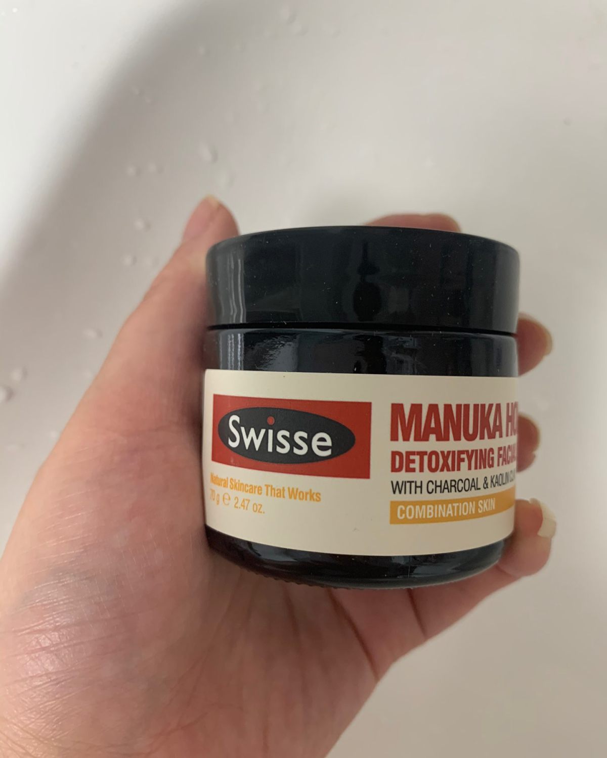 swisse清洁面膜，他的成分主要由澳大利亚高岭土和麦卢卡蜂