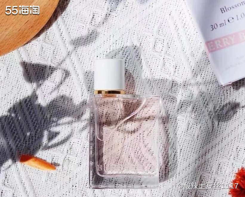 Burberry的香水感觉有种与众不同的感觉，粉粉嫩嫩甜甜的