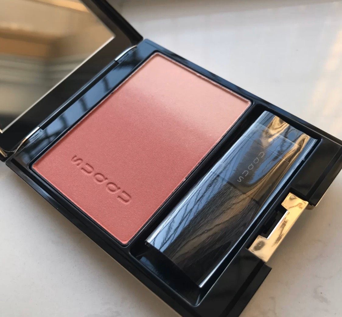 🌹入手的是04漆阳，看起来像秋日的玫瑰即视感 SUQQU家