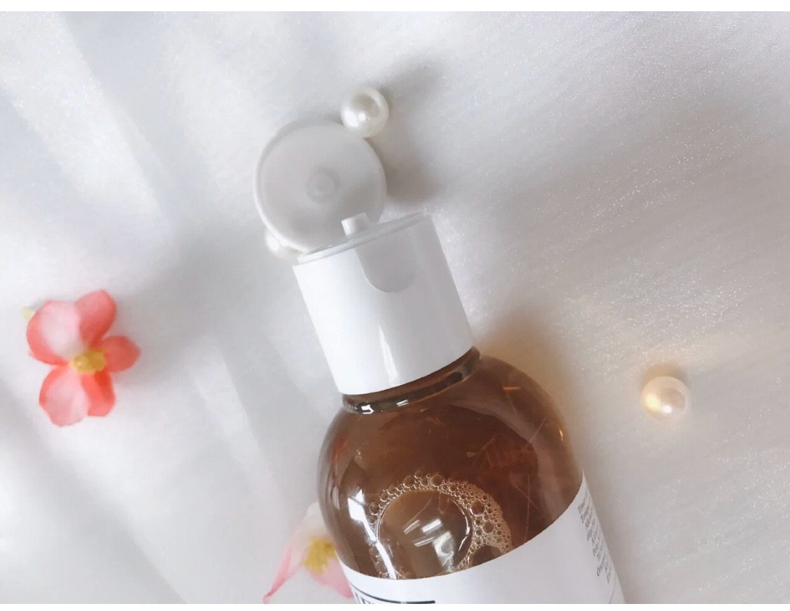 🌸据说科颜氏每一瓶金盏花爽肤水中的金盏花瓣源自鲜花，其采摘