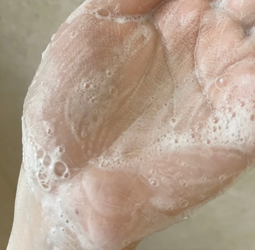 💭兰蔻极光水同一系列的洗面奶，也是油皮和混油皮最爱的洗面奶