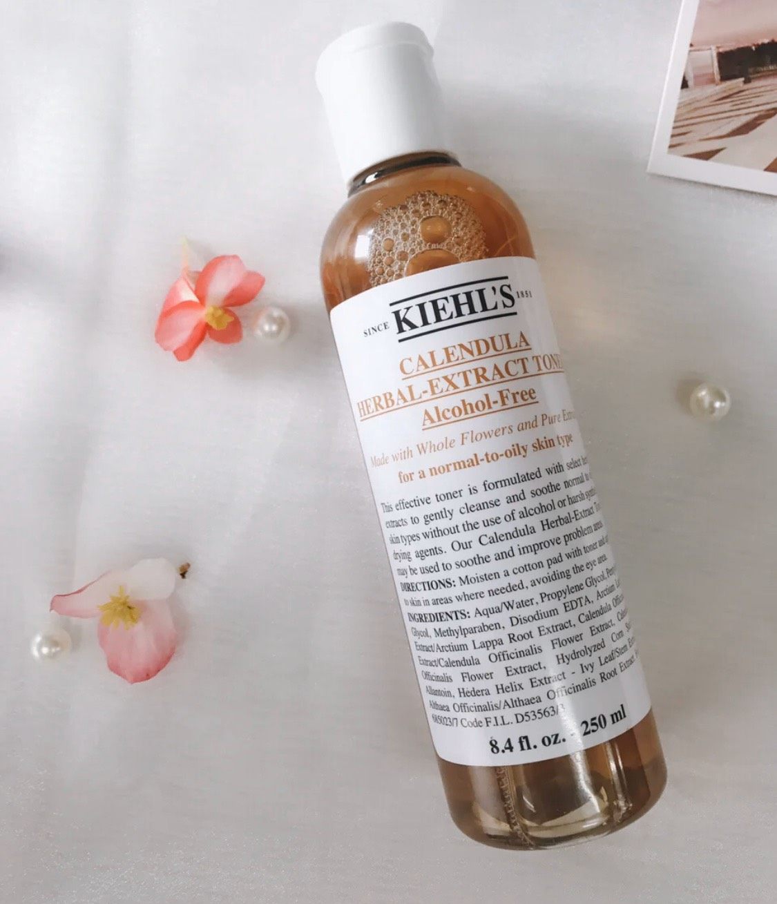 🌸据说科颜氏每一瓶金盏花爽肤水中的金盏花瓣源自鲜花，其采摘