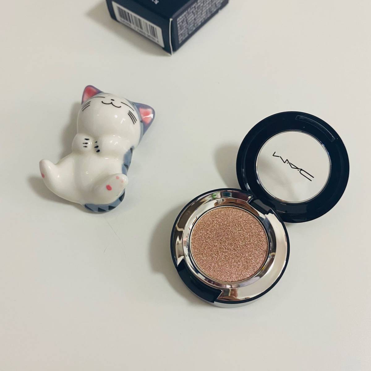 Mac积分兑换的正装单色眼影，期待值还蛮高的，乍一看是小仙女