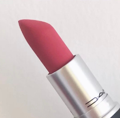 ▫️品牌：mac ▫️购买渠道：海淘 ▫️肤质：唇部还比较饱