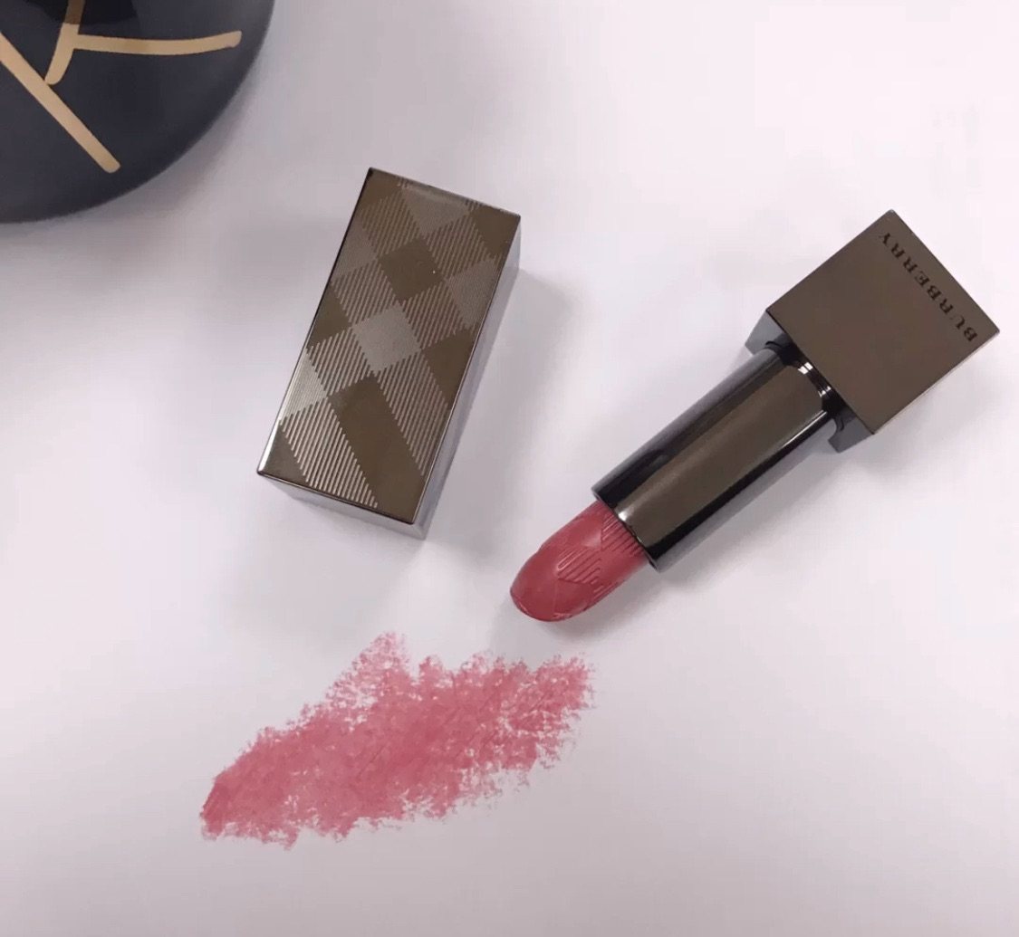 🌟Burberry的彩妆真的很棒！不管是包装、质感、妆效都