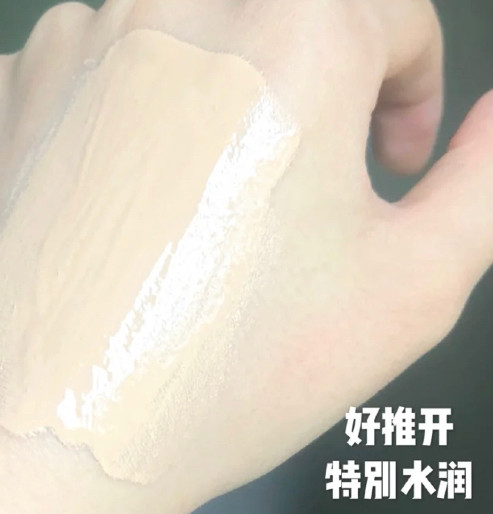 🙌作为现代女性，化妆是必不可少的日常需求之一，一款好的粉底