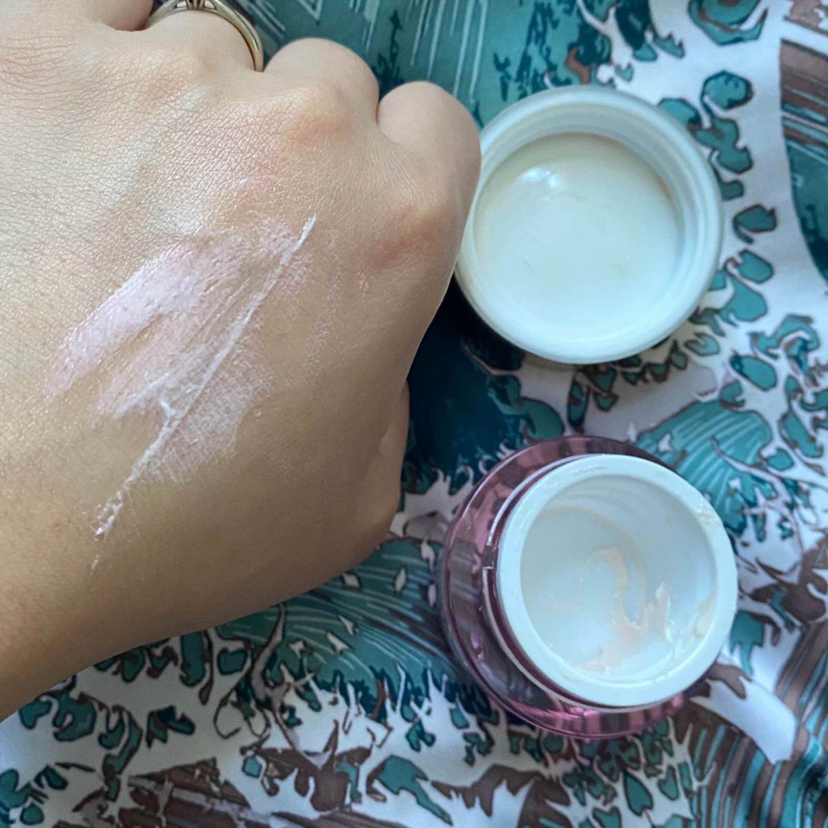 👉🏻雅诗兰黛这款多肽面霜是一款既可以当面霜，又可以当颈霜