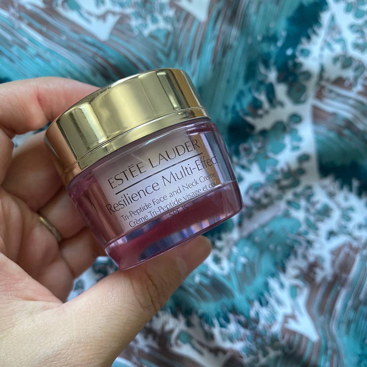 👉🏻雅诗兰黛这款多肽面霜是一款既可以当面霜，又可以当颈霜