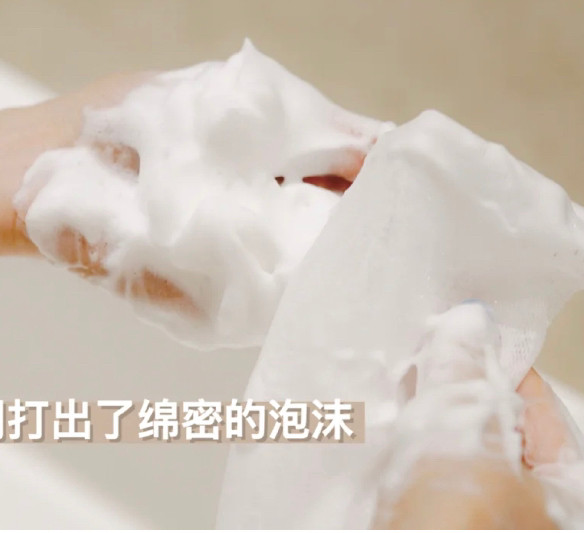 ❣️红石榴洁面是一款皂基洗面奶，但是这仍然不影响它也能够给干