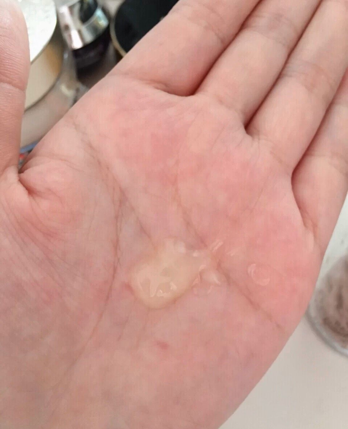 🧡雅顿粉胶颜色是类似玫瑰金，超粉嫩 ✨它里面添加了视黄醇+