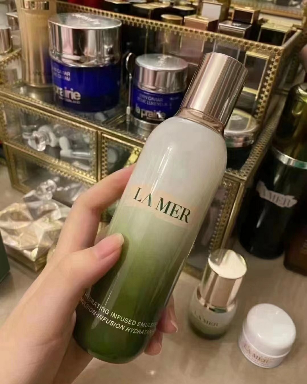 ❤️今年海蓝之谜官宣上市了海蓝之谜精粹乳液，海蓝之谜精粹水的