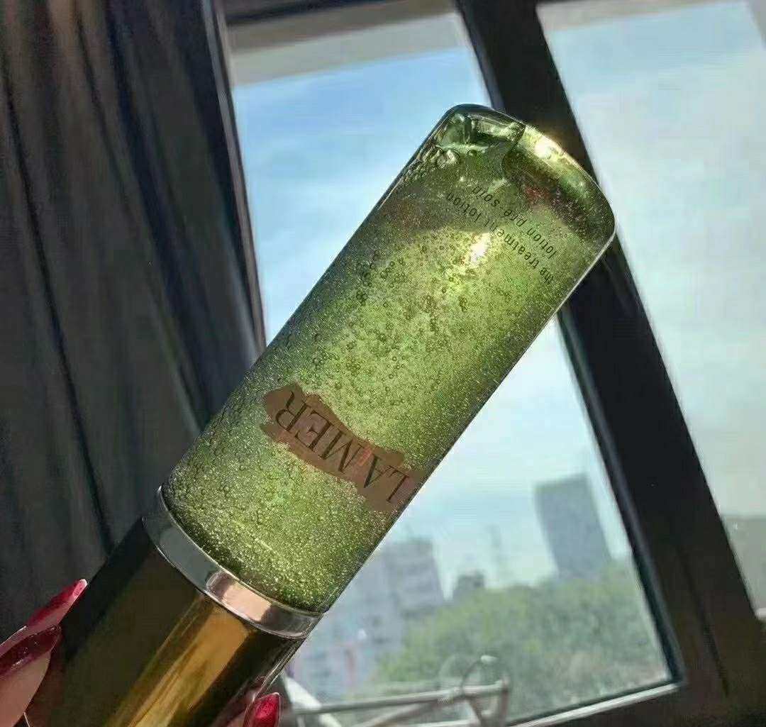 ❤️海蓝之谜精粹水一瓶柔肤水和精华的二合一产品，浓浓的精华质