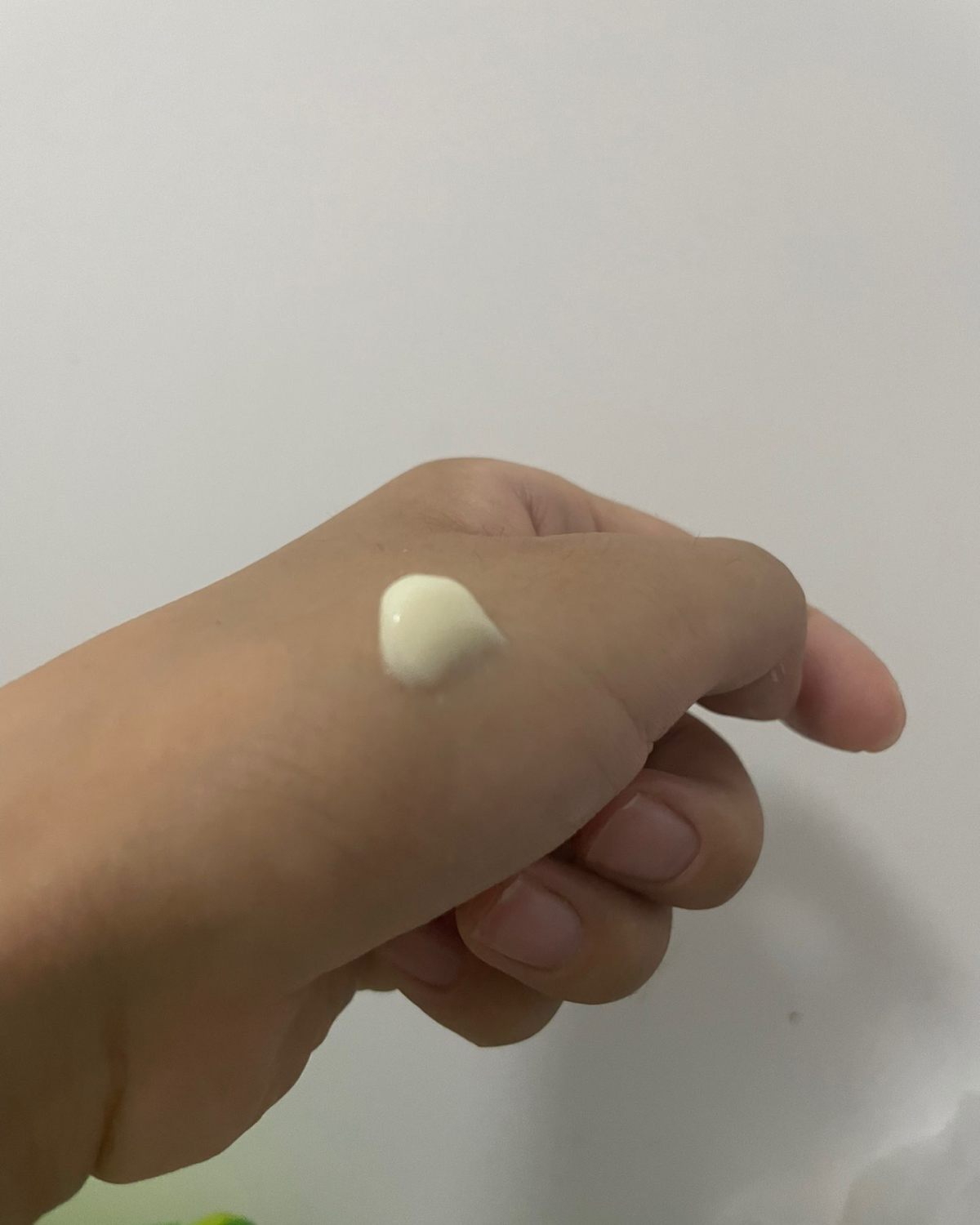 先说一下肤质：干皮，黄二白无痘印，坐标南方沿海，较为湿润。 