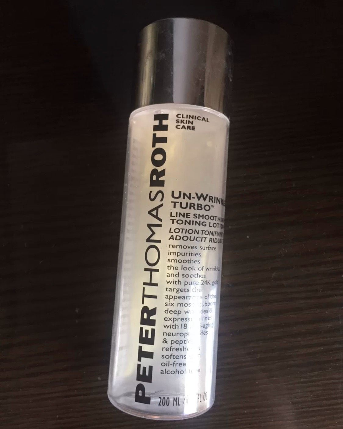 🌟彼得罗夫黄金胜肽精华水，如他名字，这是一款有着保湿功能，