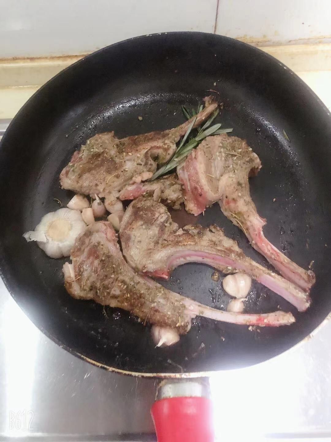 🎉🎉🎉庆祝周末我的方法很简单，就是吃肉，哈哈。  🎀