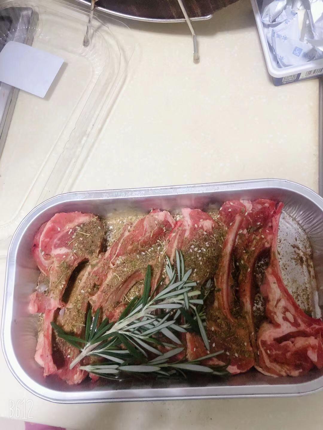 🎉🎉🎉庆祝周末我的方法很简单，就是吃肉，哈哈。  🎀
