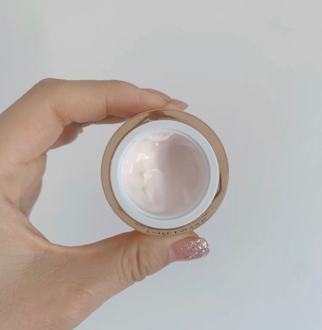 眼霜👀这种东西你用的时候感觉不明显，不用的时候感觉哪哪都不