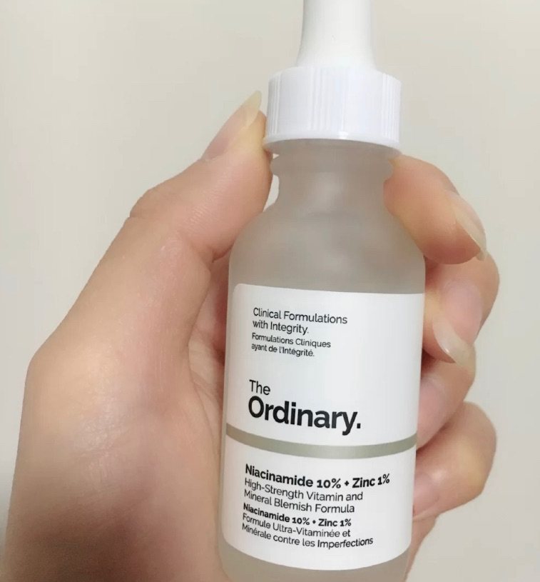 ◽️这款来自TO家的精华，真的是实实在在的原料桶没错啦。里面