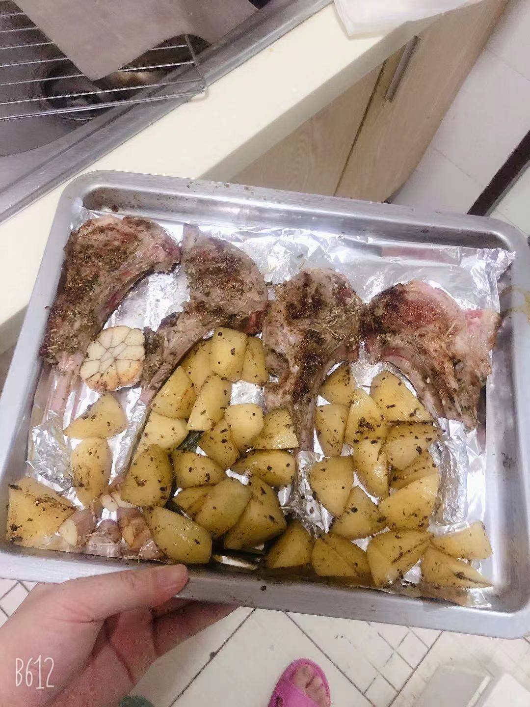 🎉🎉🎉庆祝周末我的方法很简单，就是吃肉，哈哈。  🎀
