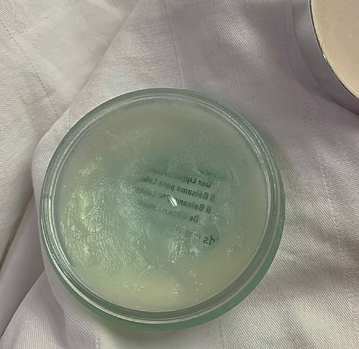 👄来自lamer大家族的产品，这款是唇膏，也就是用来让嘴巴